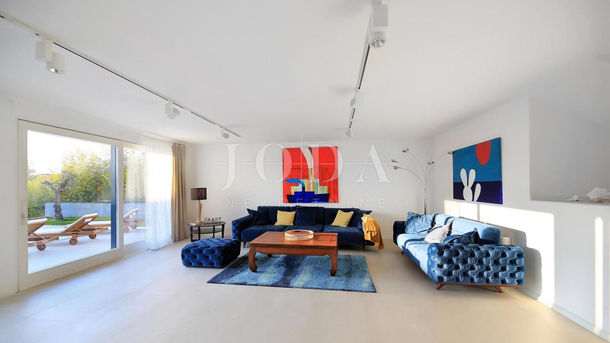 Vila z bazenom in pogledom na morje