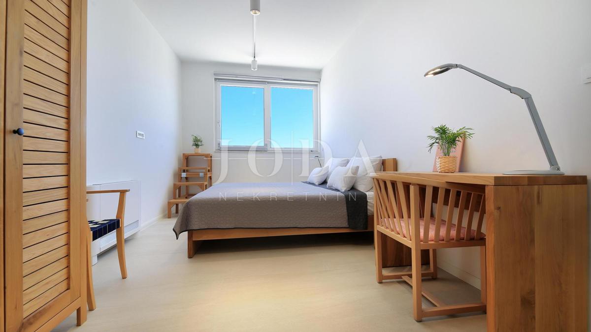 Vila z bazenom in pogledom na morje