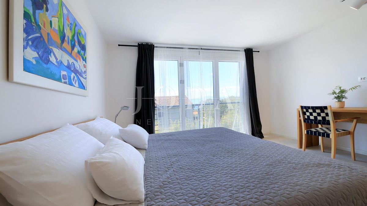 Vila z bazenom in pogledom na morje