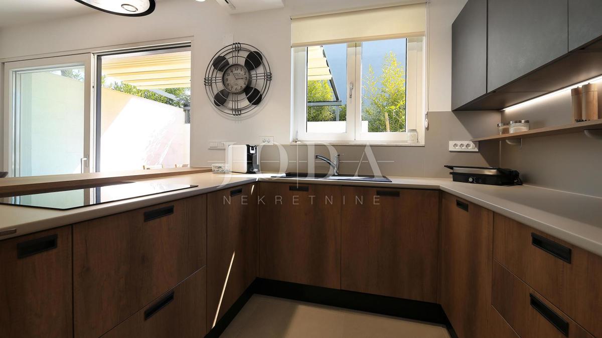 Vila z bazenom in pogledom na morje