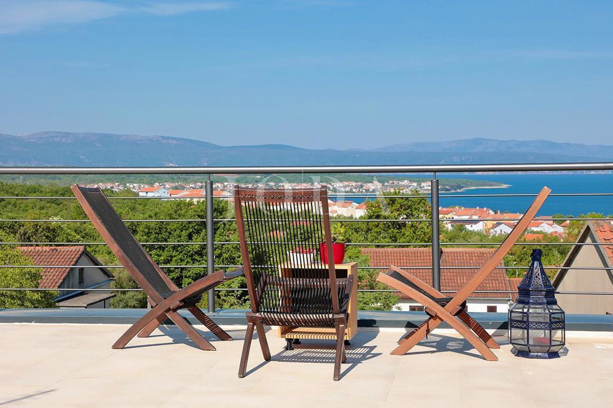 Vila z bazenom in pogledom na morje