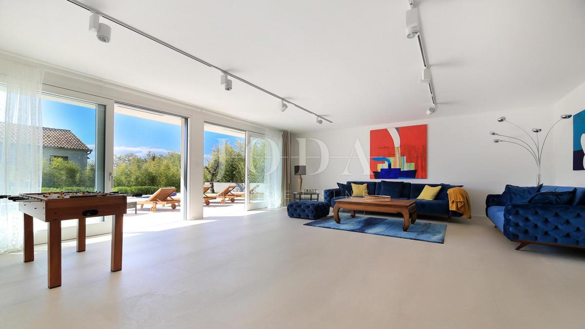 Vila z bazenom in pogledom na morje