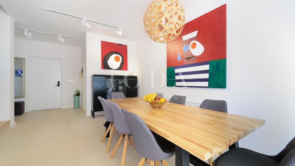 Vila z bazenom in pogledom na morje