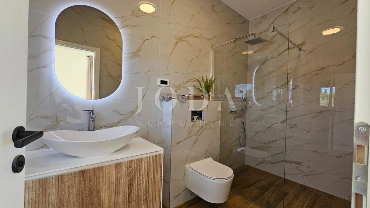 Hiša Lukovo Šugarje, Karlobag, 92m2