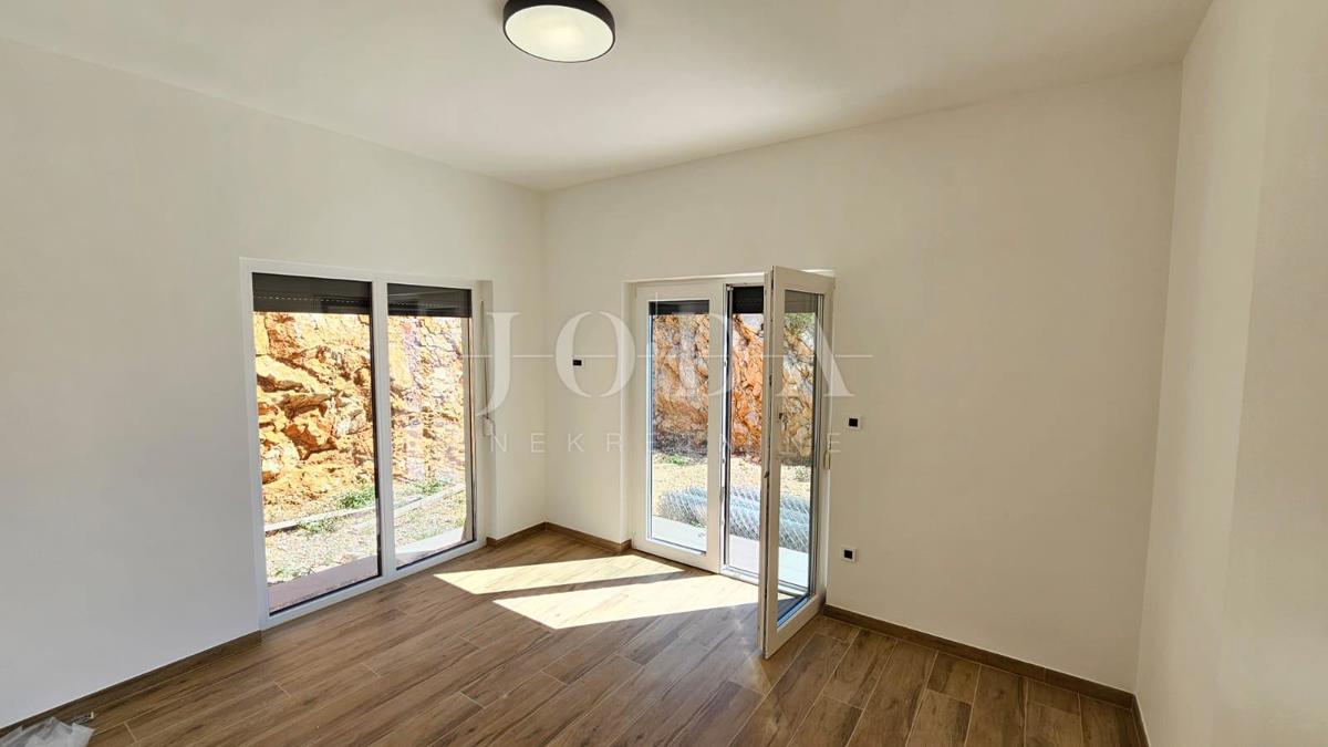 Hiša Lukovo Šugarje, Karlobag, 92m2