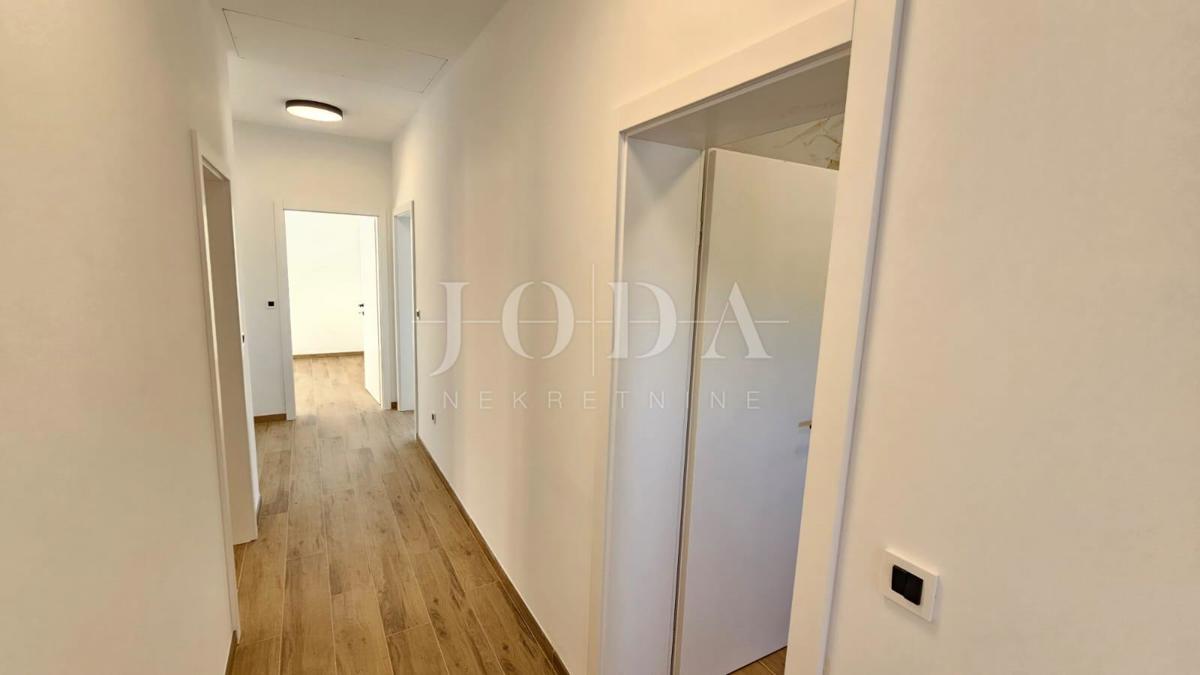 Hiša Lukovo Šugarje, Karlobag, 92m2