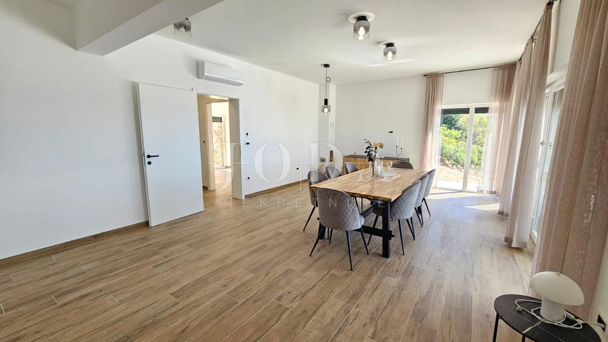 Hiša Lukovo Šugarje, Karlobag, 92m2