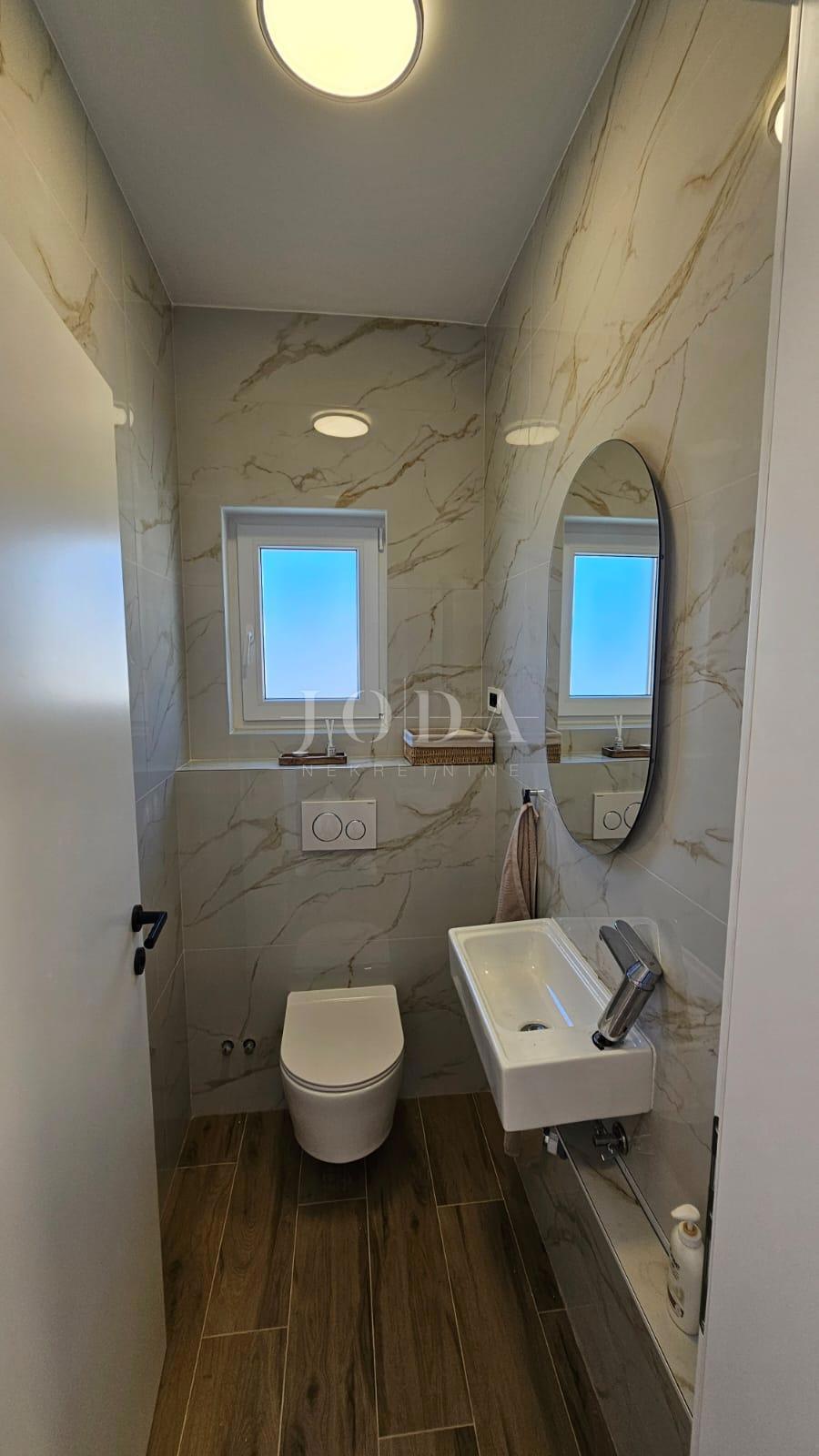 Hiša Lukovo Šugarje, Karlobag, 92m2