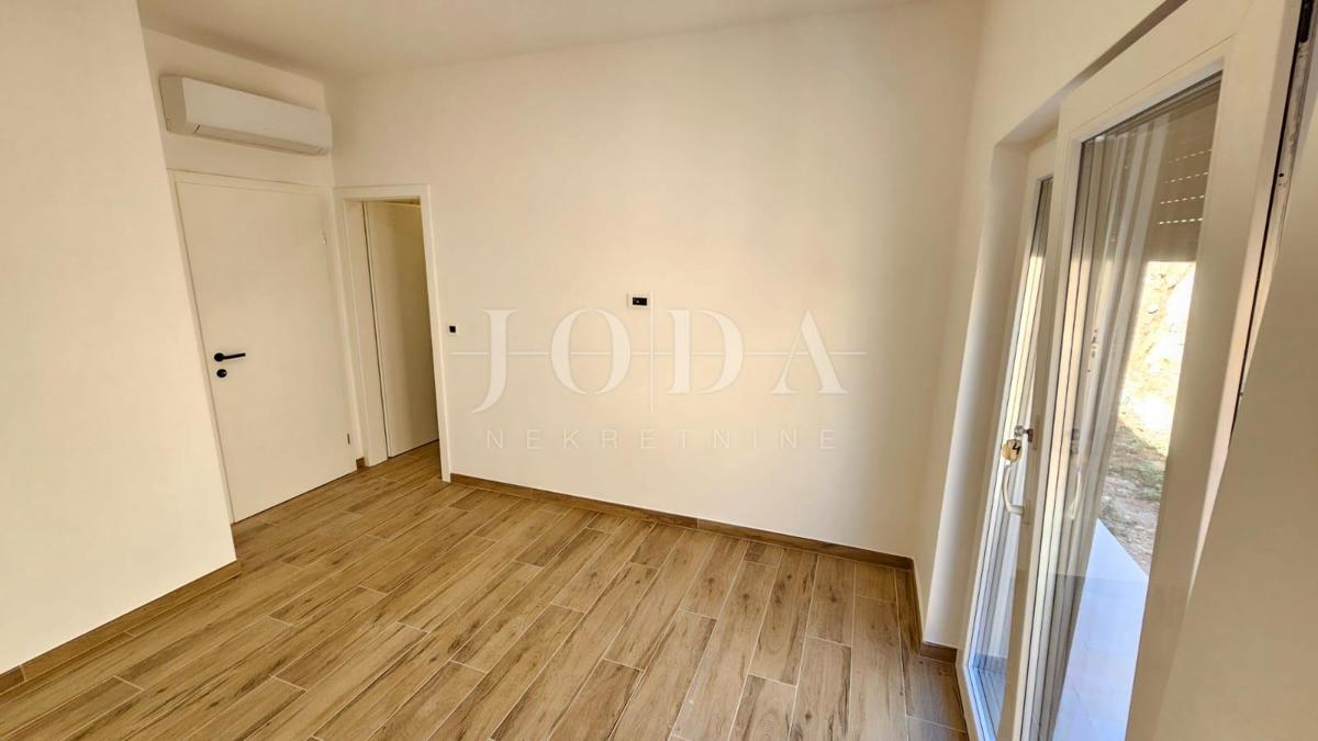 Hiša Lukovo Šugarje, Karlobag, 92m2