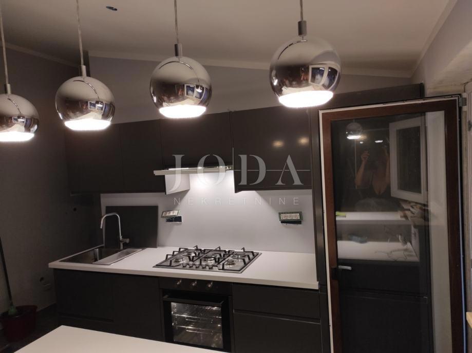 Novi Vinodolski, Stanovanje v središču mesta