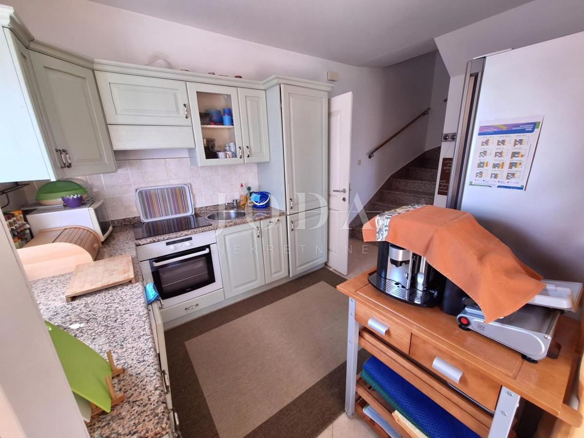 Hiša 200 metrov od morja, Malinska!