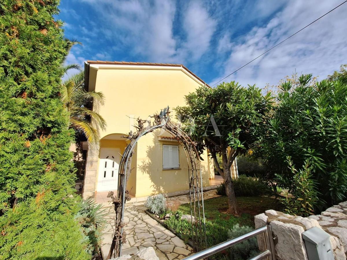 Hiša 200 metrov od morja, Malinska!