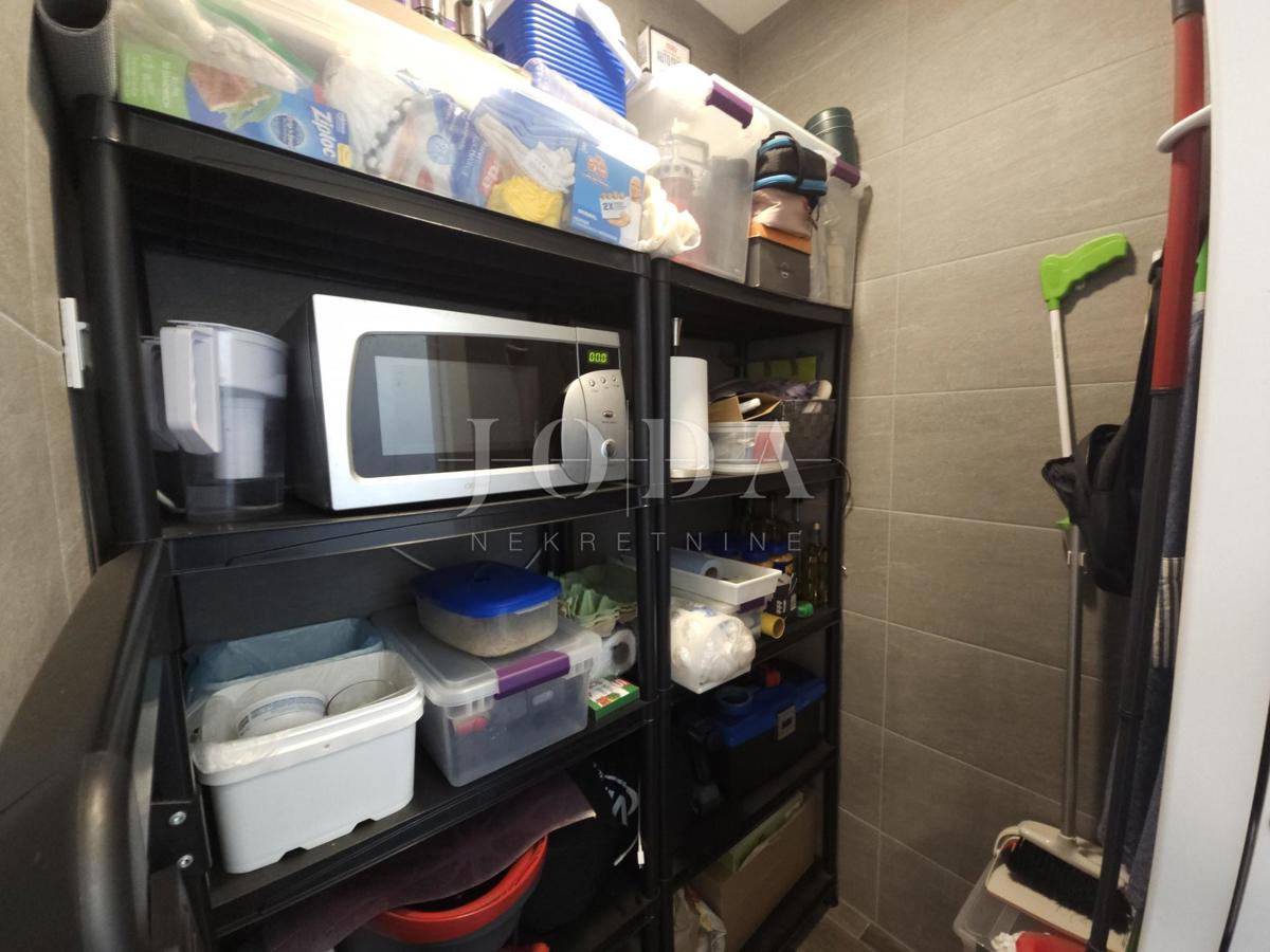 Funkcionalno dvosobno stanovanje z nadkrito teraso