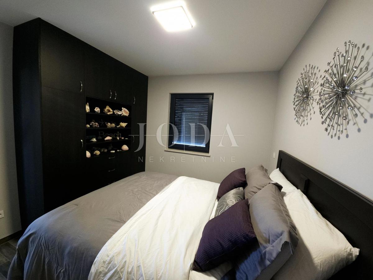 Funkcionalno dvosobno stanovanje z nadkrito teraso