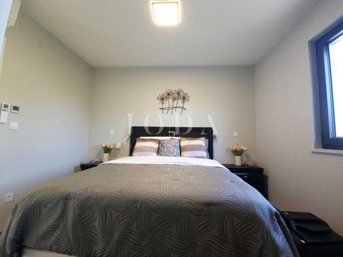 Funkcionalno dvosobno stanovanje z nadkrito teraso