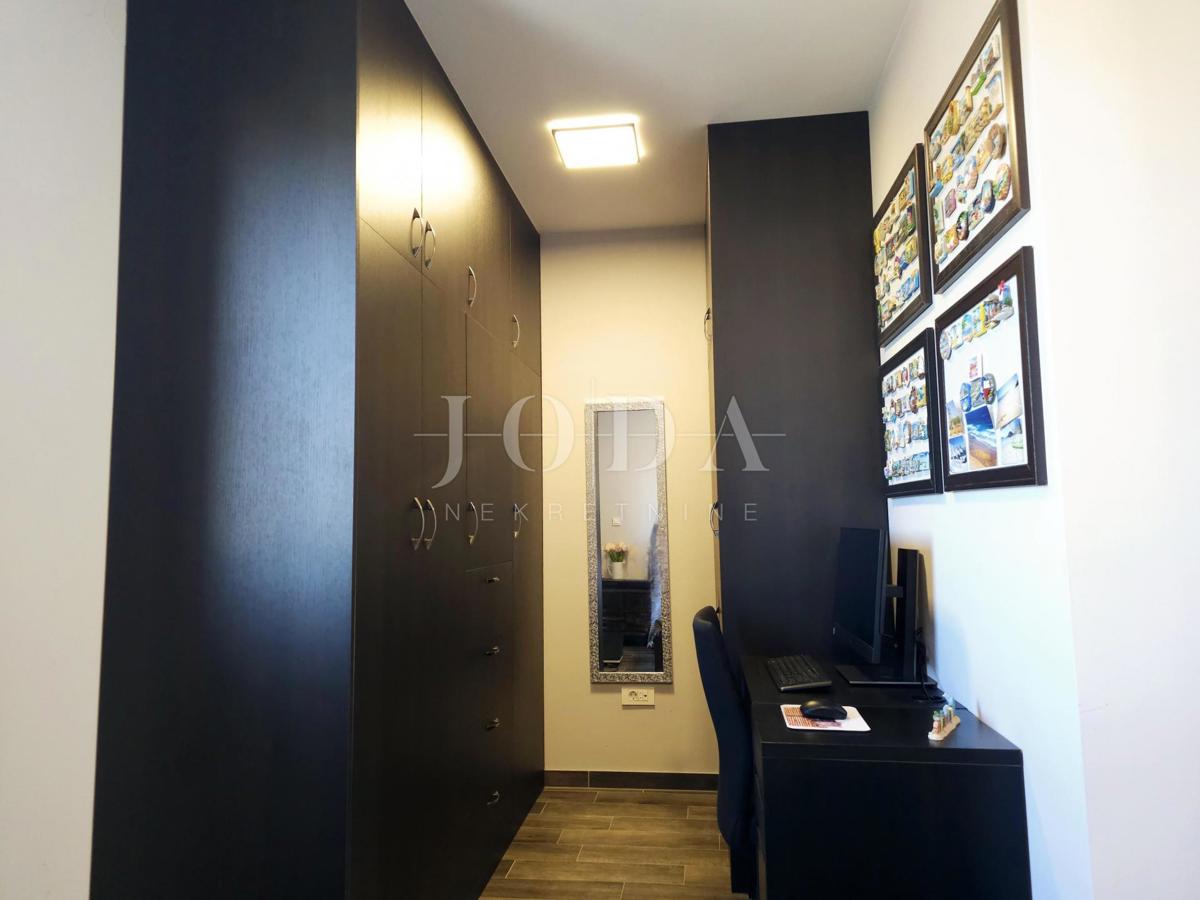 Funkcionalno dvosobno stanovanje z nadkrito teraso