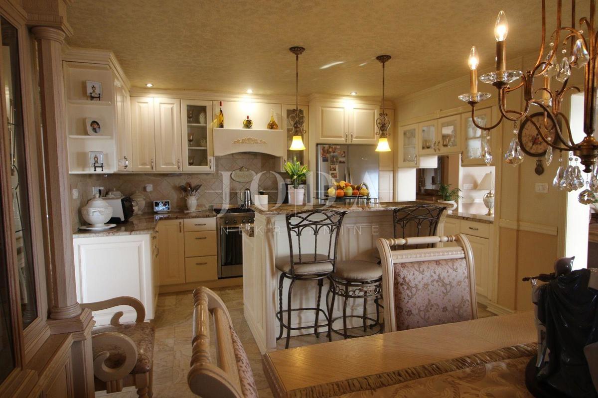 Hiša Rabac, Labin, 493m2