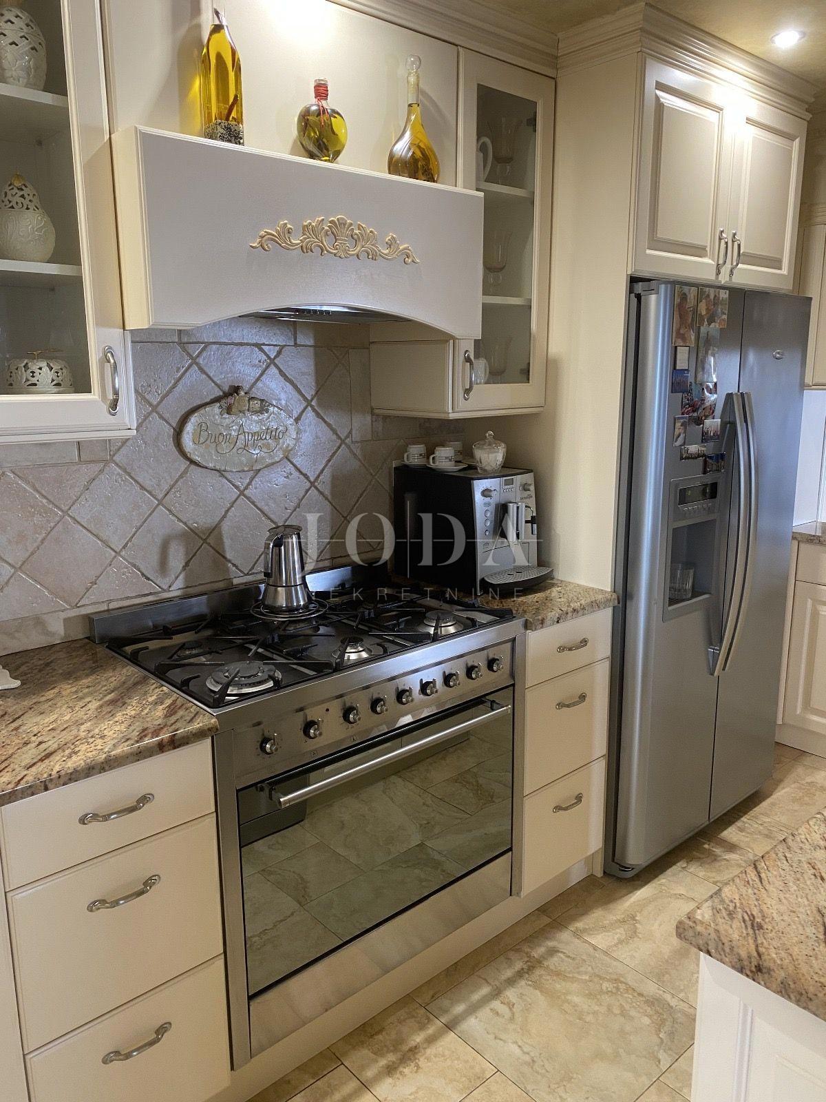 Hiša Rabac, Labin, 493m2