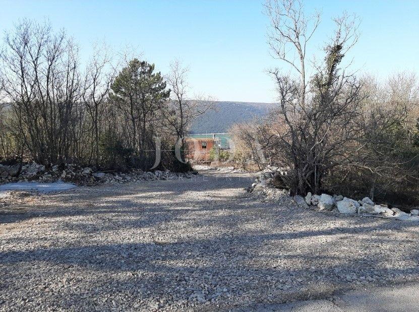 Zemljišče Trget, Raša, 1.064m2