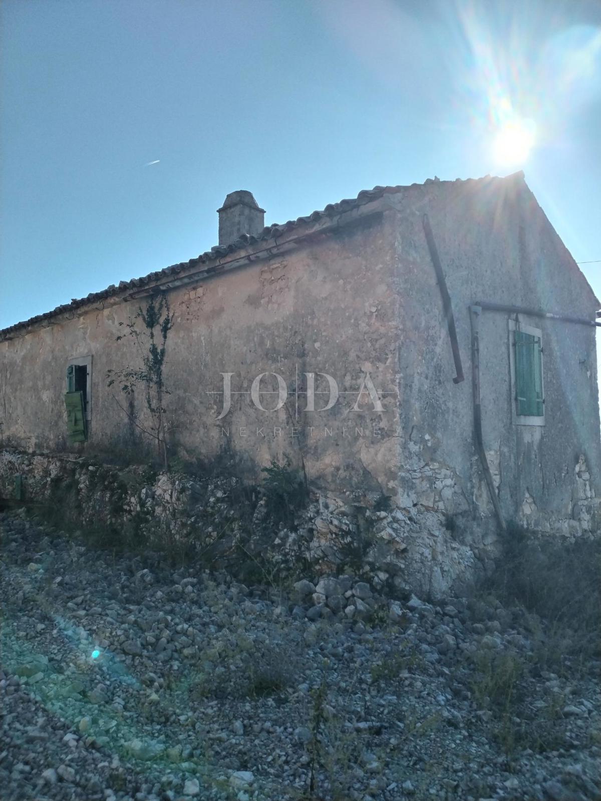 Zemljišče Rabac, Labin, 880m2