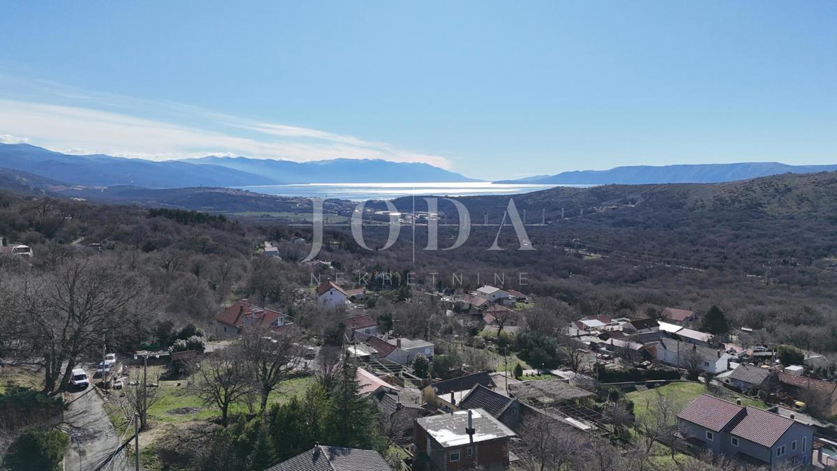 Stavbno zemljišče 1.250 m² z dovoljenjem in temelji – Bribir, pogled na morje
