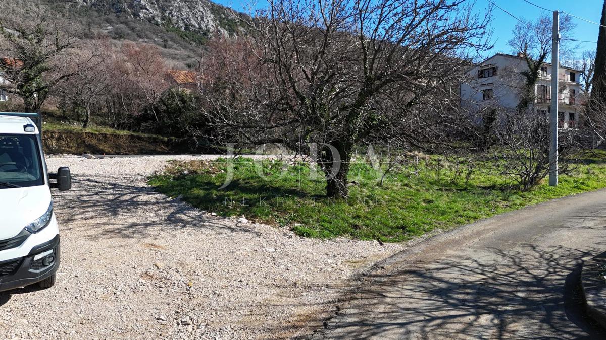 Stavbno zemljišče 1.250 m² z dovoljenjem in temelji – Bribir, pogled na morje