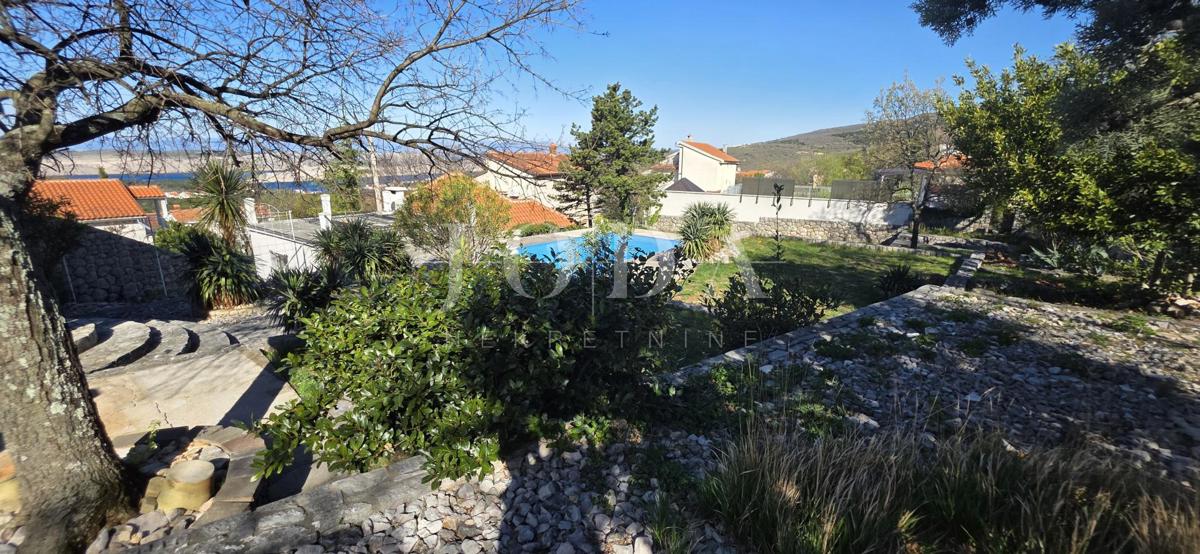 Ekskluzivna hiša v Jadranovu z bazenom, pogledom na morje in veliko parcelo