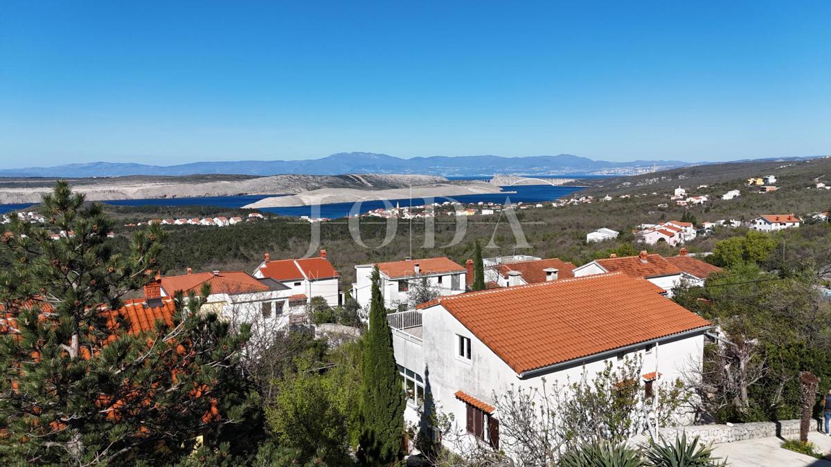 Ekskluzivna hiša v Jadranovu z bazenom, pogledom na morje in veliko parcelo