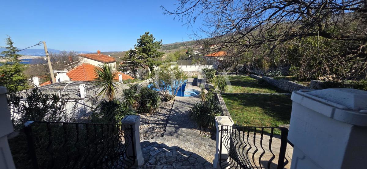 Ekskluzivna hiša v Jadranovu z bazenom, pogledom na morje in veliko parcelo