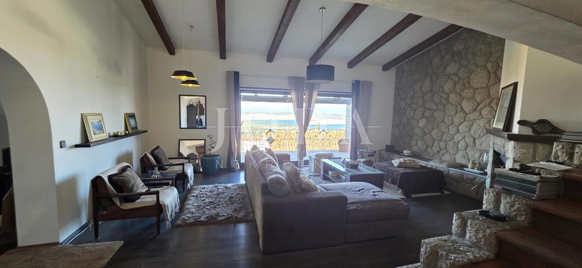 Ekskluzivna hiša v Jadranovu z bazenom, pogledom na morje in veliko parcelo