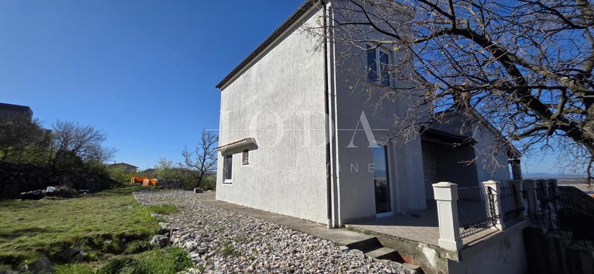 Ekskluzivna hiša v Jadranovu z bazenom, pogledom na morje in veliko parcelo