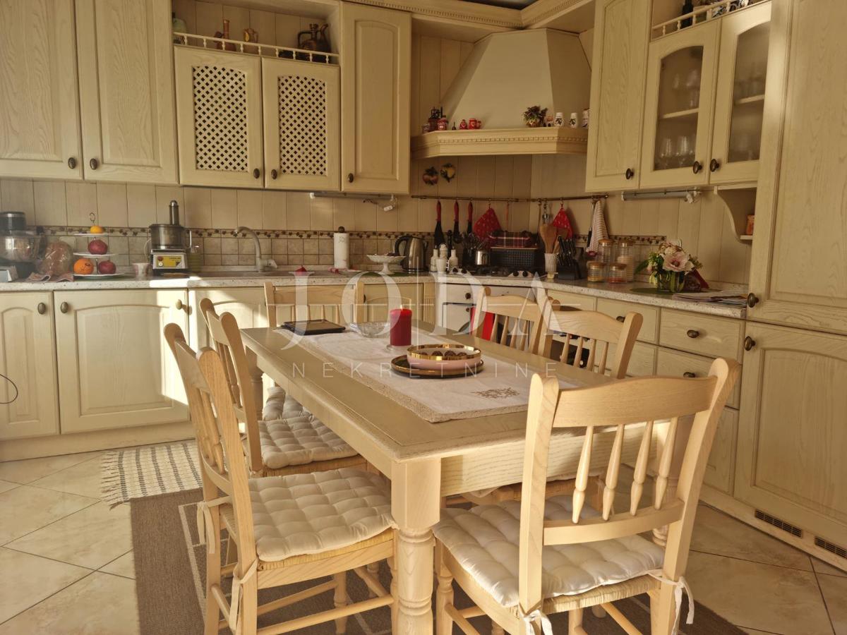 Hiša Novi Vinodolski, 250m2