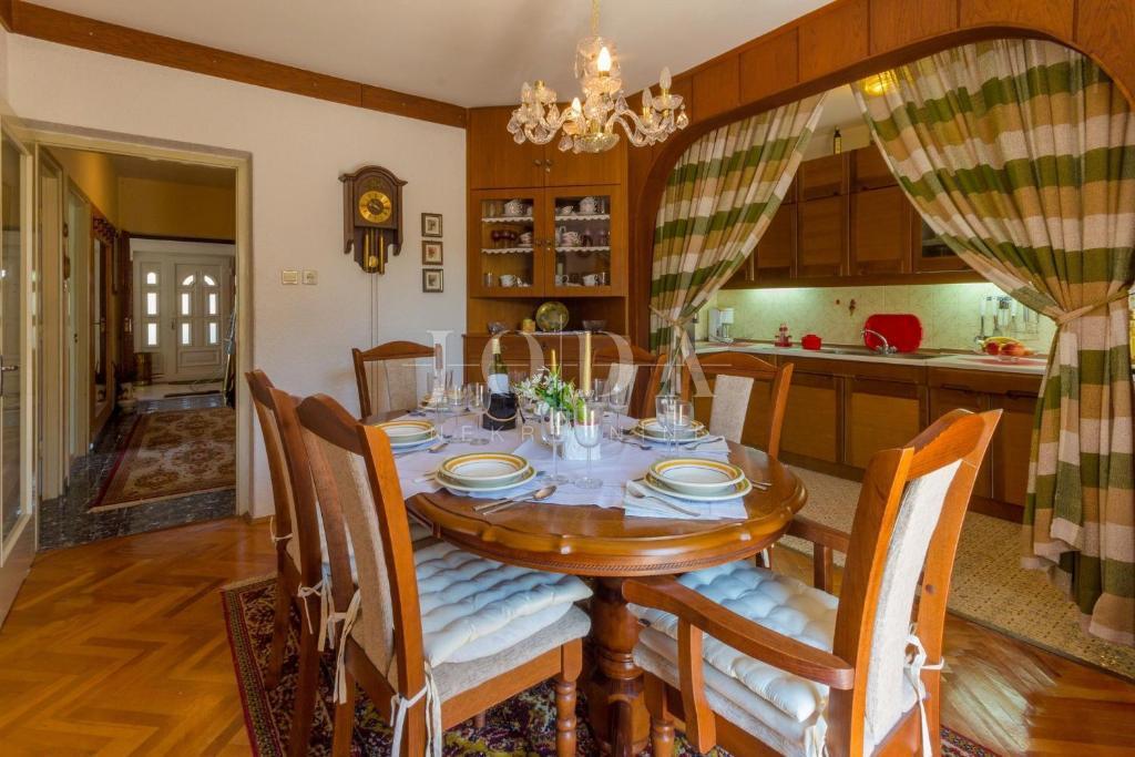 Hiša Novi Vinodolski, 250m2