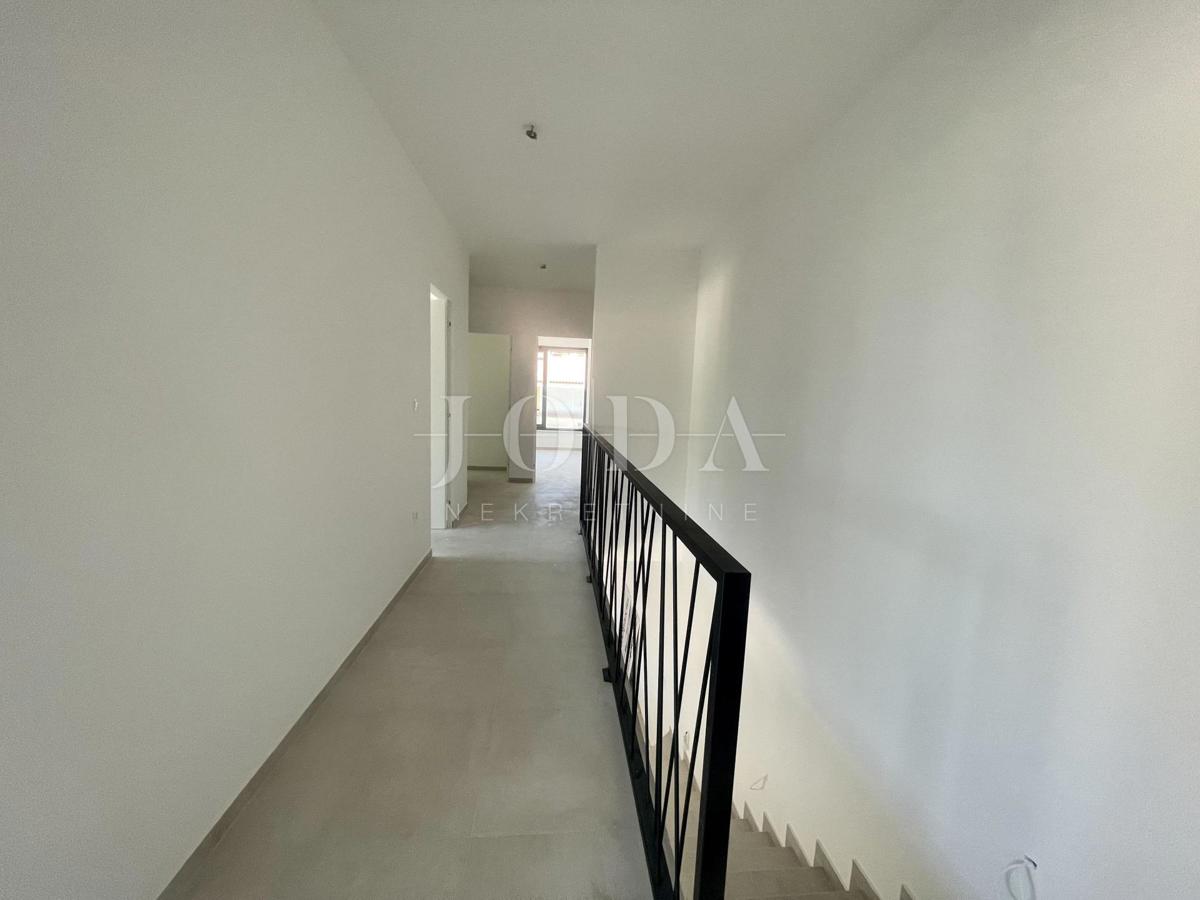 Luksuzna dvojna kuća u blizini mora s pogledom na more