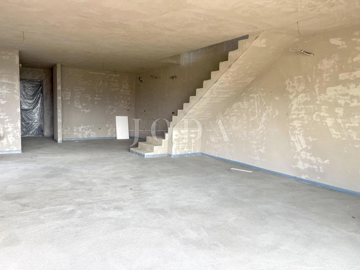 Luksuzna dvojna kuća u blizini mora s pogledom na more