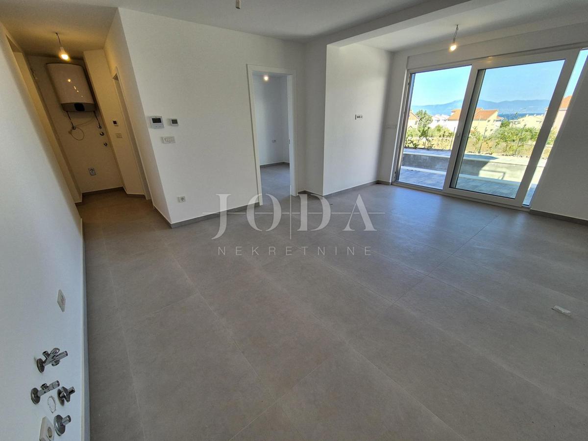 Malinska, prostoren apartma z bazenom - novogradnja