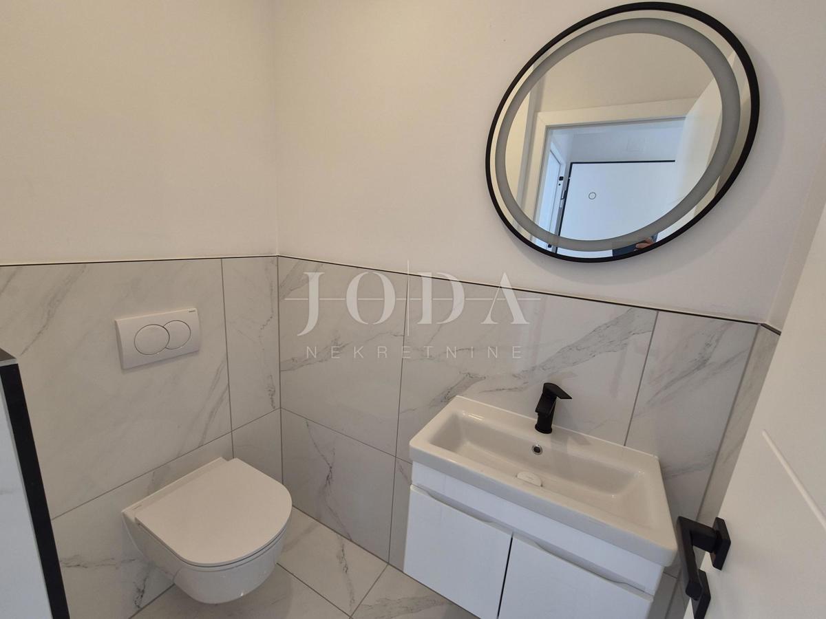 Malinska, prostoren apartma z bazenom - novogradnja