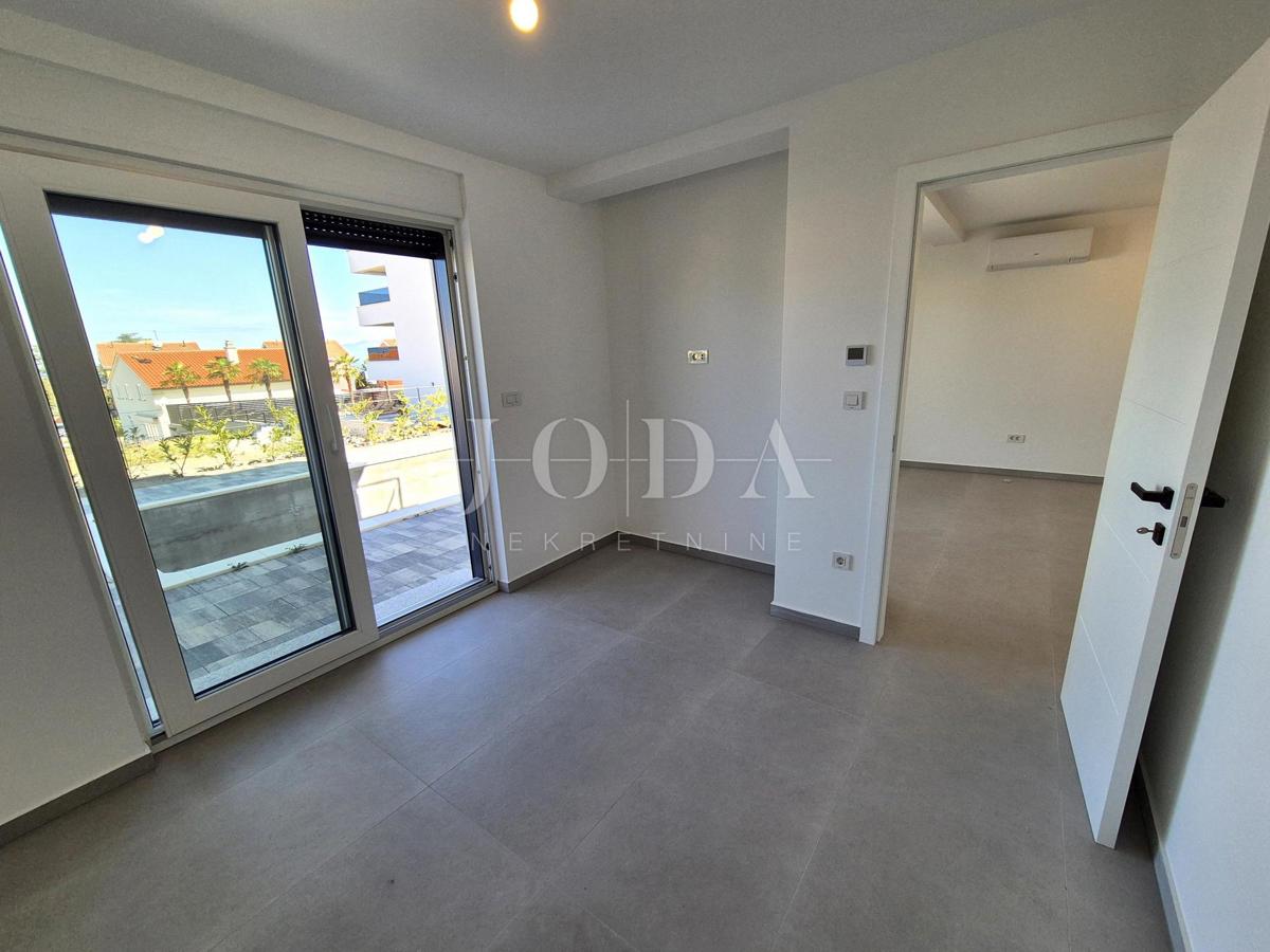 Malinska, prostoren apartma z bazenom - novogradnja
