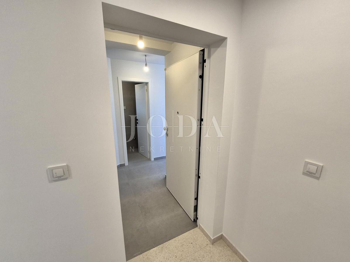 Malinska, prostoren apartma z bazenom - novogradnja