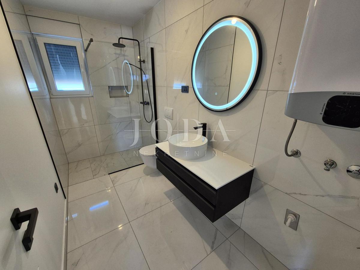 Malinska, prostoren apartma z bazenom - novogradnja