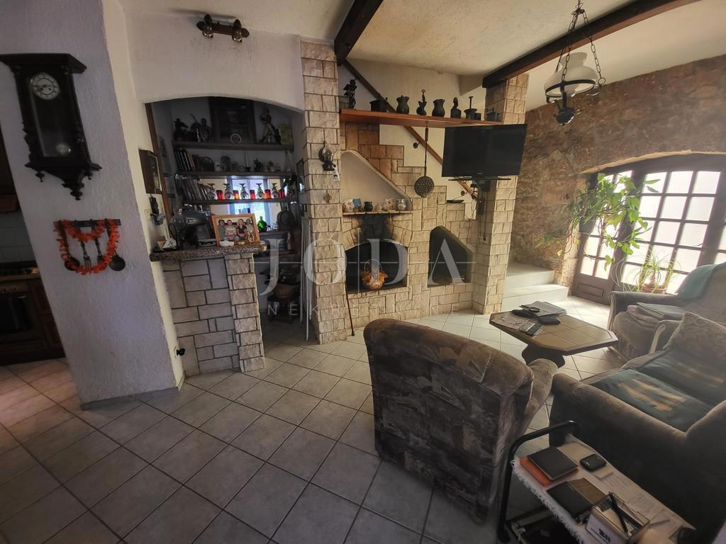 Samostojna hiša na mirni lokaciji, otok Krk