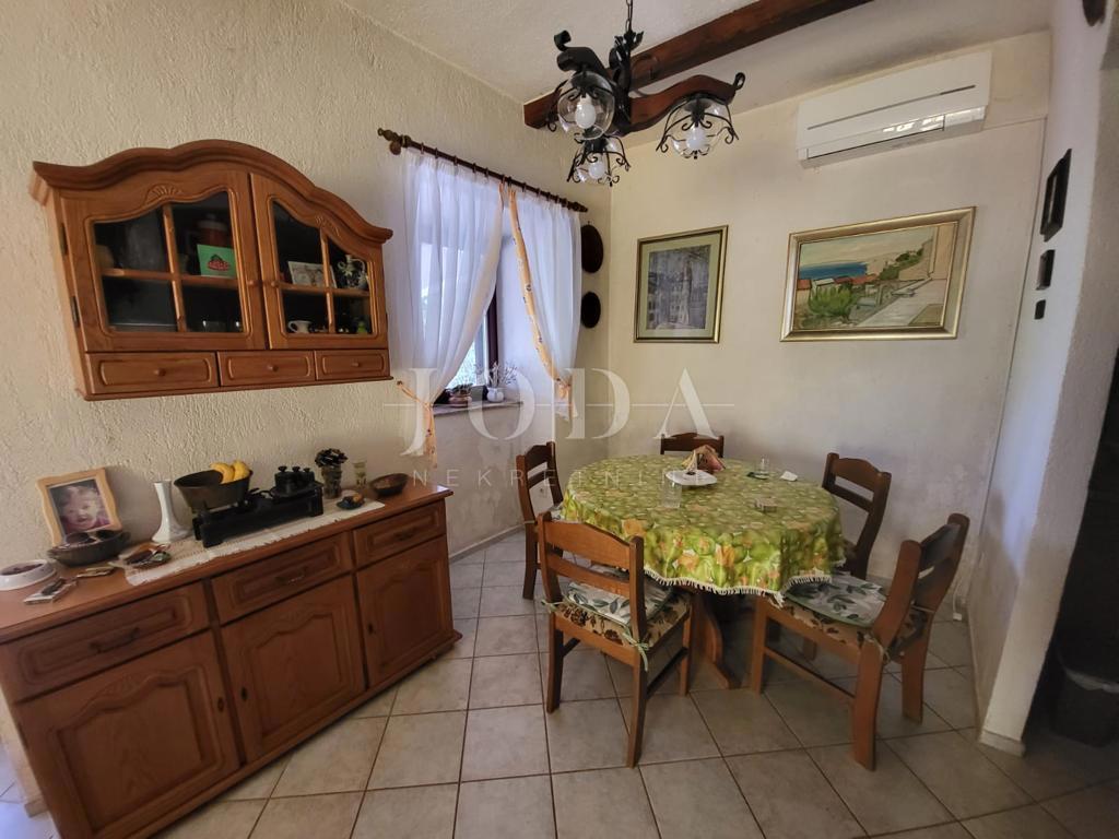 Samostojna hiša na mirni lokaciji, otok Krk