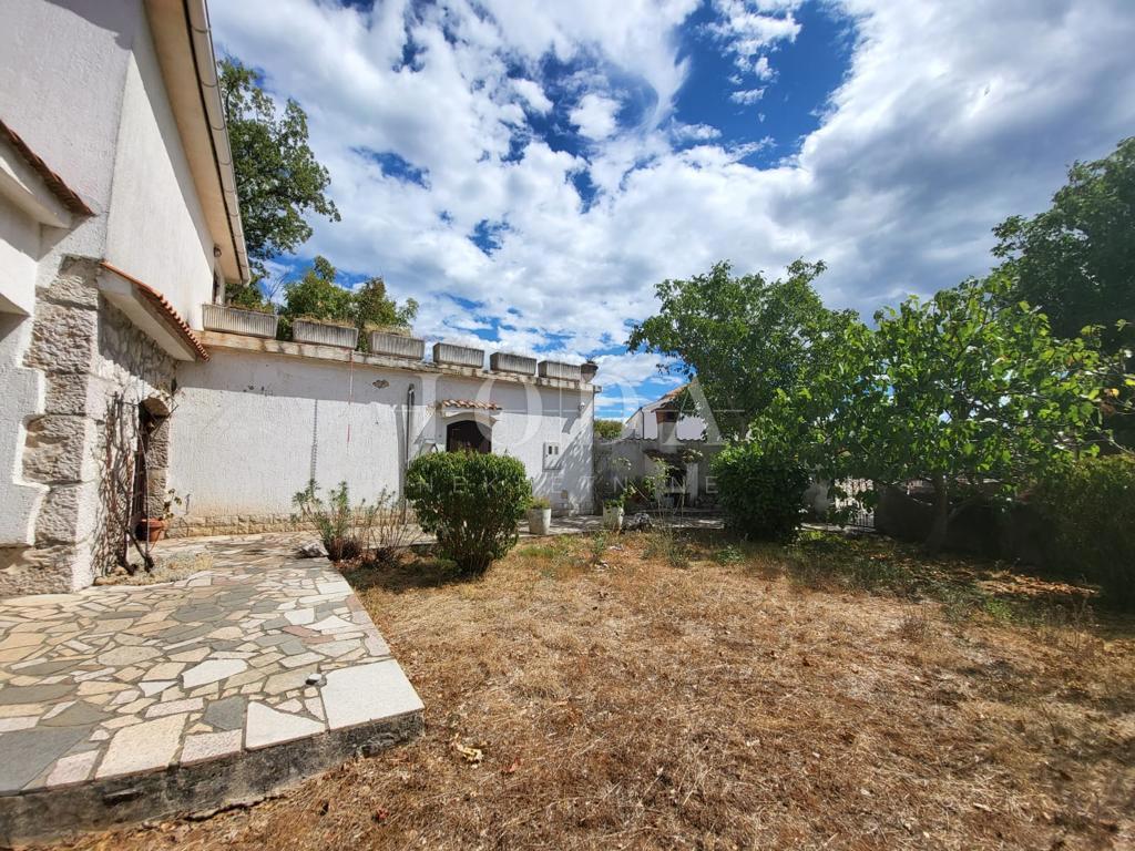 Samostojna hiša na mirni lokaciji, otok Krk
