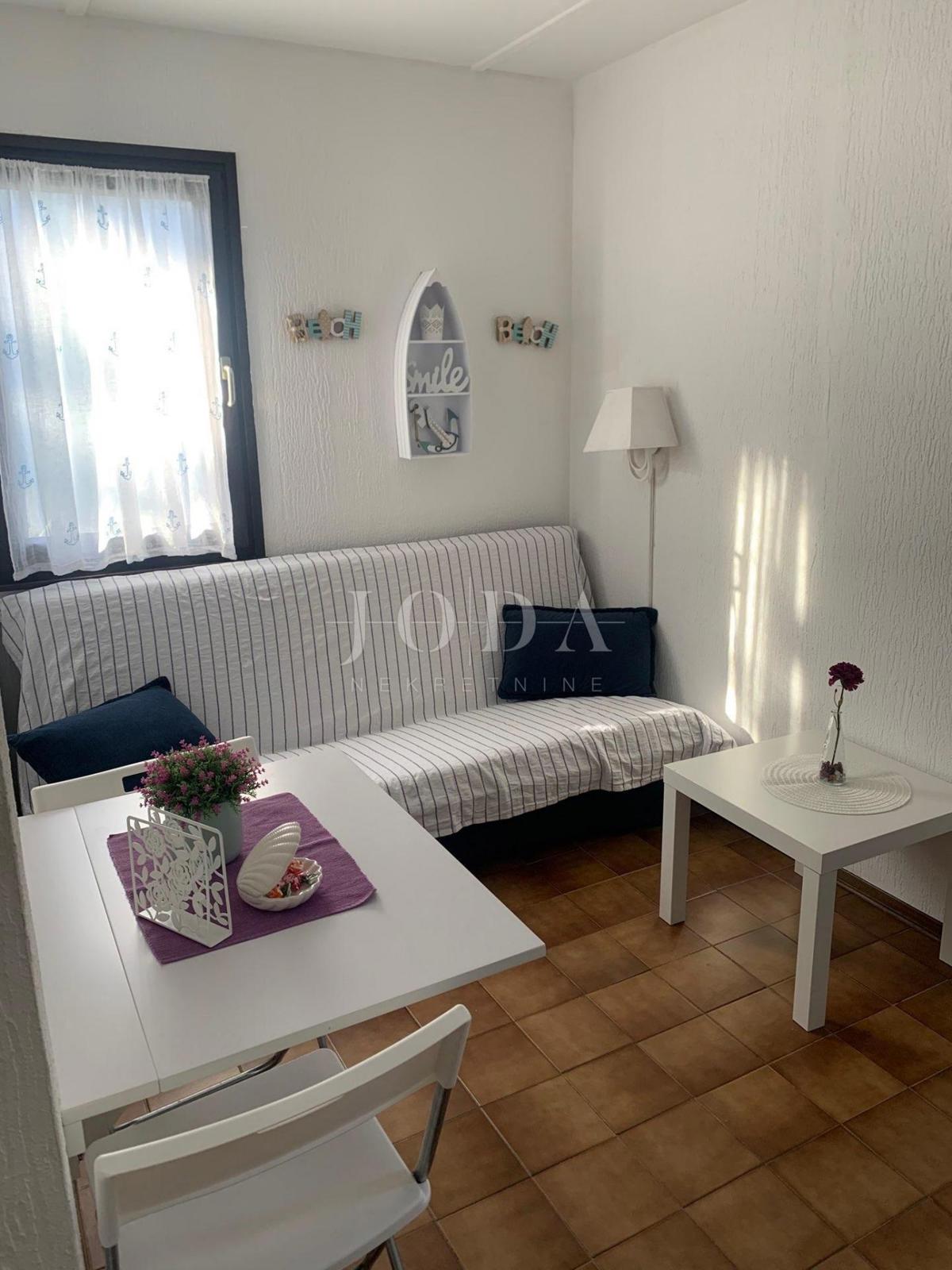 Samostojna družinska hiša z velikim vrtom, otok Krk