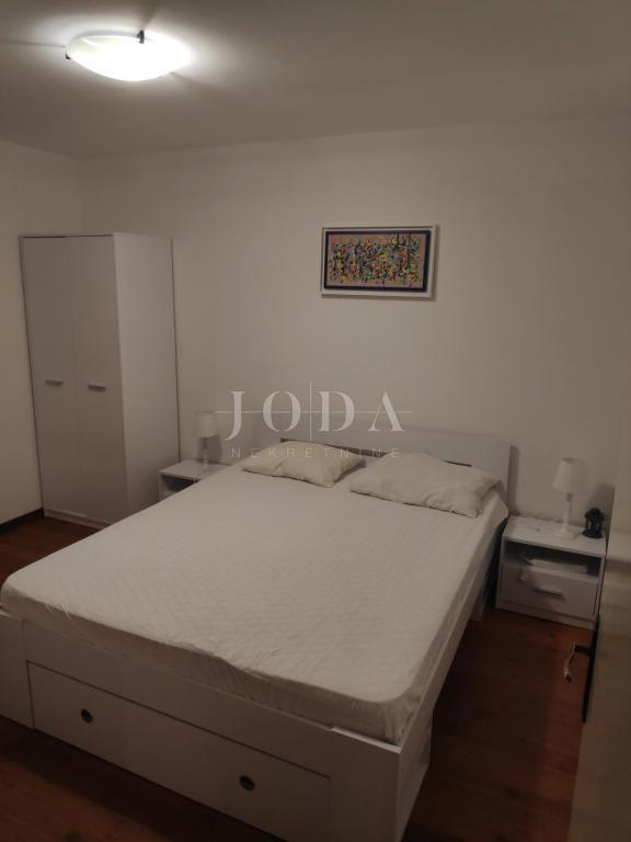 Samostojna družinska hiša z velikim vrtom, otok Krk
