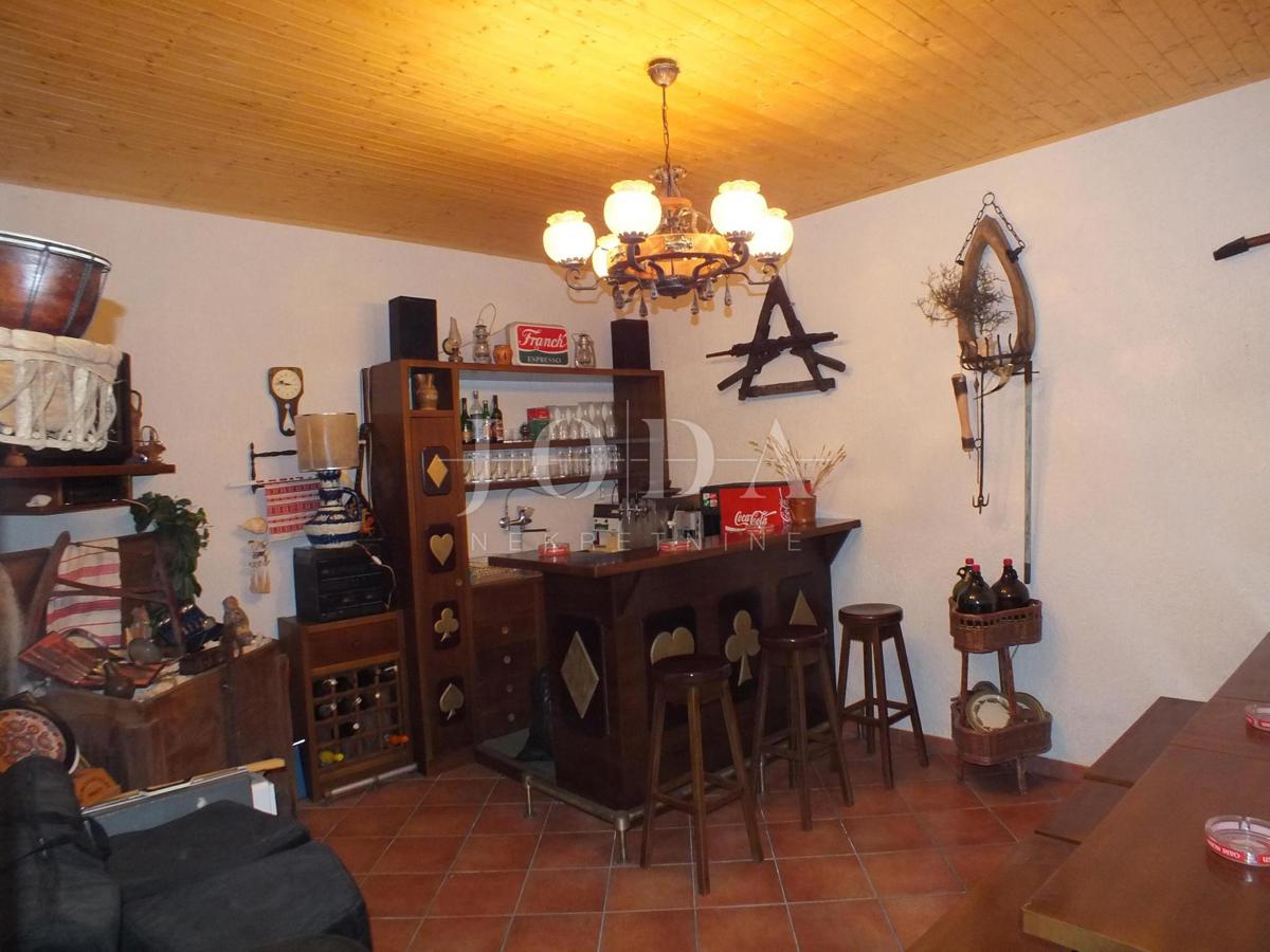 Samostojna družinska hiša z velikim vrtom, otok Krk