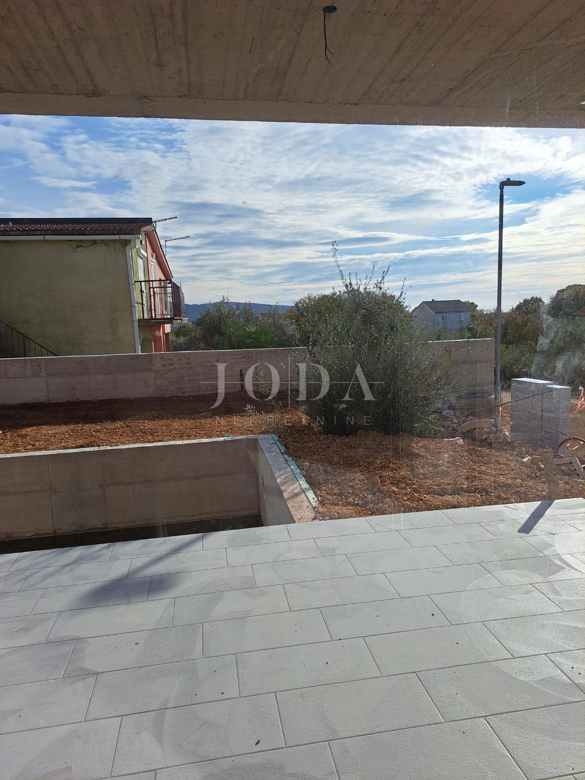 Moderna vila z bazenom in pogledom na morje, otok Krk