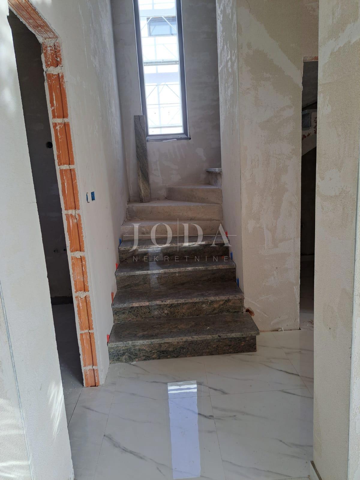 Moderna vila z bazenom in pogledom na morje, otok Krk