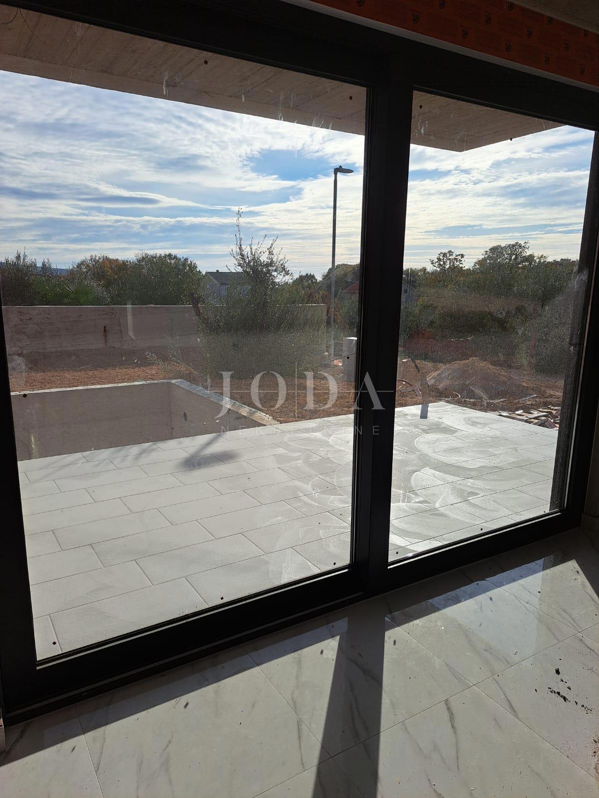 Moderna vila z bazenom in pogledom na morje, otok Krk