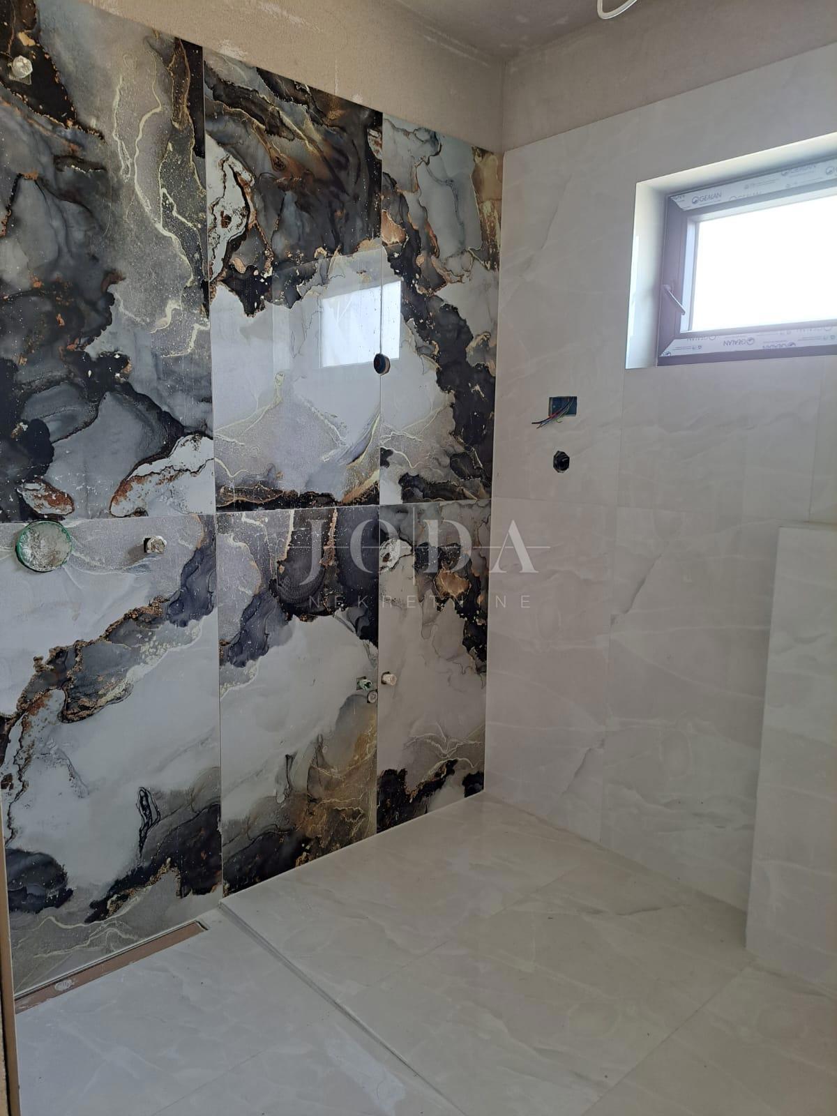 Moderna vila z bazenom in pogledom na morje, otok Krk